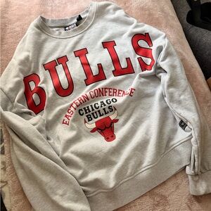 NBA Chicago Bulls Gray and Red Crewneck Sweater